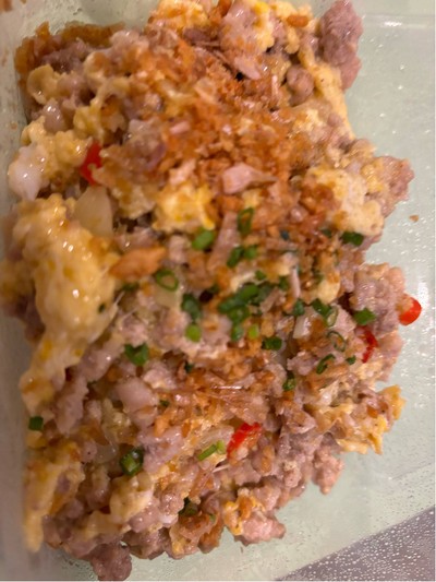 ข้าวหน้าไข่ขยี้หมูสับ