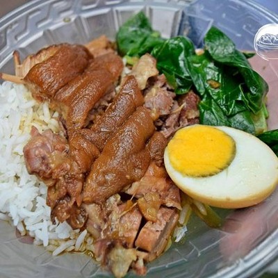 ครัวยายเปล่ง & กฤษฎิ์ ขาหมูหมั่นโถว ซาลาเปา ศาลาธรรมสพน์