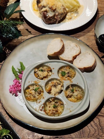 อาหาร หรือ เครื่องดื่ม