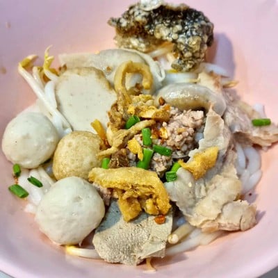 ก๋วยเตี๋ยวเอี่ยมน้อย บรรทัดทอง