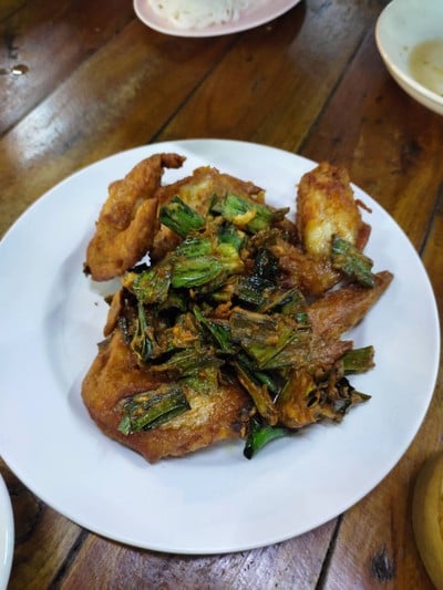 ไก่ทอดใบเตย
