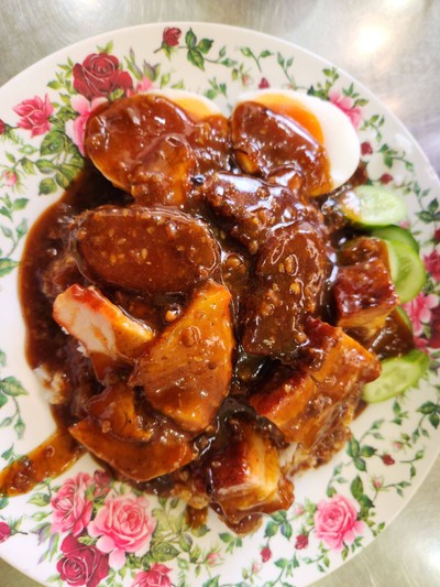 ข้าวหมูแดง+หมูกรอบ+กุนเชียง