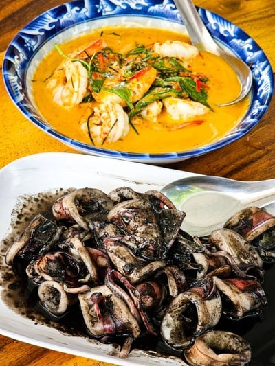 หมึกผัดน้ำดำ