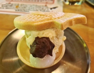 ไอศครีมถั่วแดงและชิราทามะ