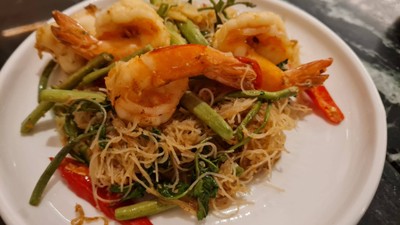 หมี่ผัดผักกระเฉด