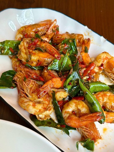 กุ้งผัดพริกขี้หนูสวน