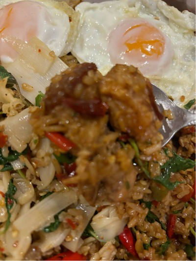 กระเพรา 2 ใจ หมูสับ หมูกรอบ