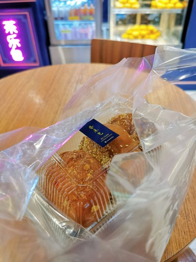 เปาทอดหมูแดงไข่เค็ม SIGNATURE