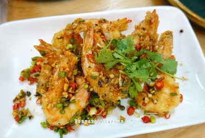 กุ้งขาวผัดกระเทียม