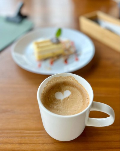 ☕️ Hot Latte. (Price 90 Baht.)