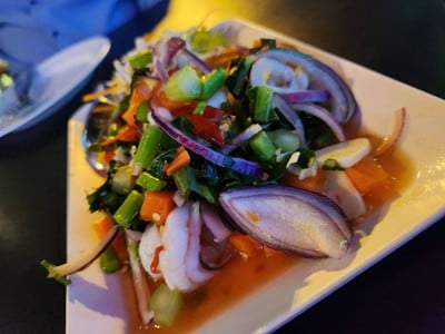 ยำคะน้ากุ้งสด