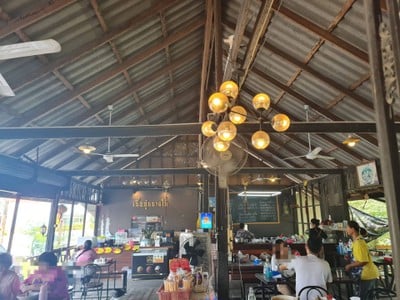 บรรยากาศ เนื้อตุ๋นนายโอ เนื้อตุ๋นหมูตุ๋นนายโอ สวนนกชัยนาท