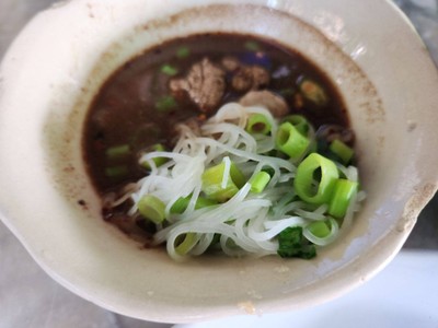 เส้นเล็กน้ำตกเนื้อ