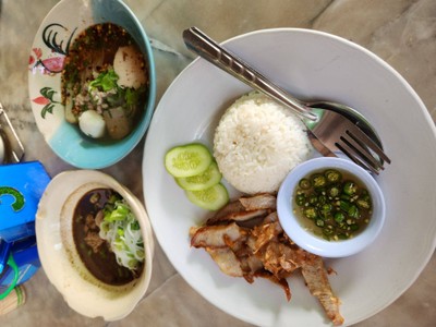 อาหาร หรือ เครื่องดื่ม