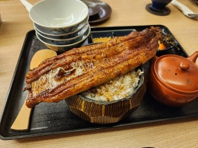 ปลาไหลย่างซอสเต็มตัว