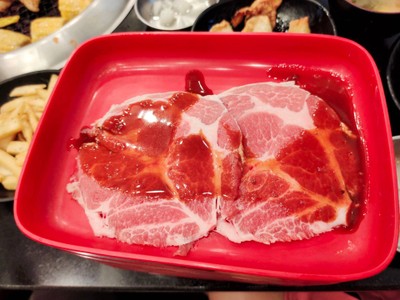 หมูสันคอซอสอากะ