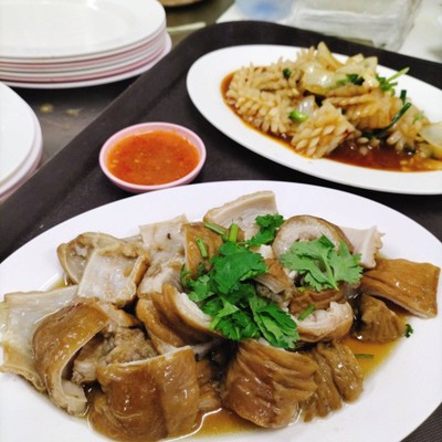 ไส้หมูพะโล้