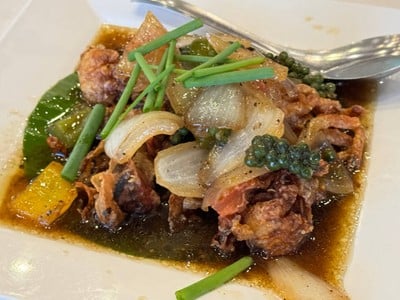 ปูนิ่มผัดพริกไทยดำ