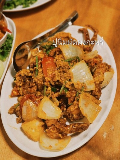 ปูนิ่มผัดผงกะหรี่