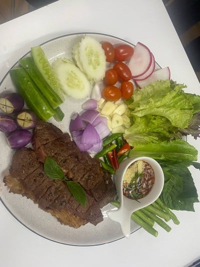 สเต๊กเนื้อจิ้มแจ่ว