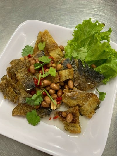 ยำปลาสลิด