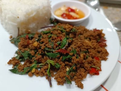 ข้าวกะเพราเนื้อ