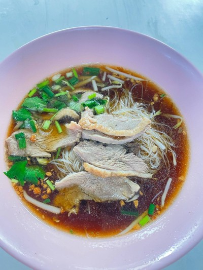 เส้นหมี่เป็ดพะโล้