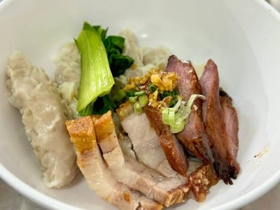 เกี๊ยว หมูแดง หมูกรอบ