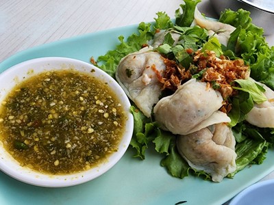เกี๊ยวปลาลวกจิ้ม