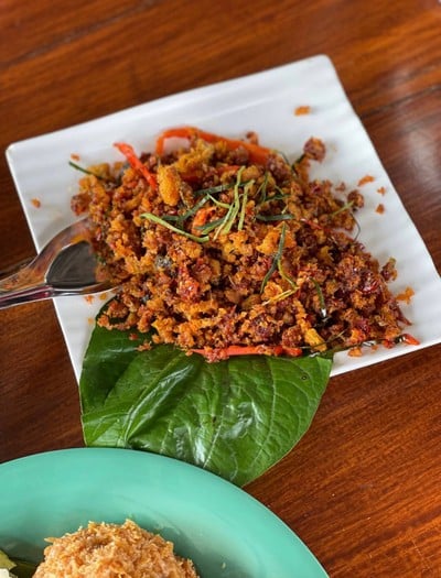 ปลาดุกฟูผัดพริกขิง