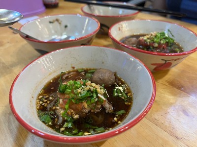 ก๋วยเตี๋ยวเรือต้มยำ (เนื้อ) ชามเล็ก