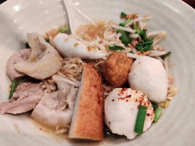 บะหมี่ต้มยำทรงเครื่อง