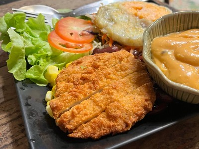 สลัดไก่กรอบ