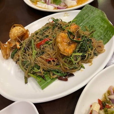หมี่ผัดกระเฉดกุ้ง