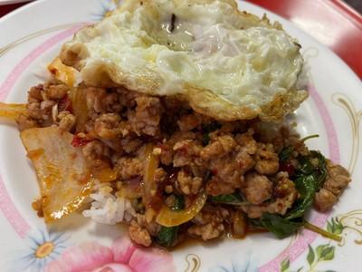 ข้าวราดพริกเผาหมูสับไข่ดาว