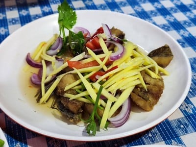 ยำปลาสลิด