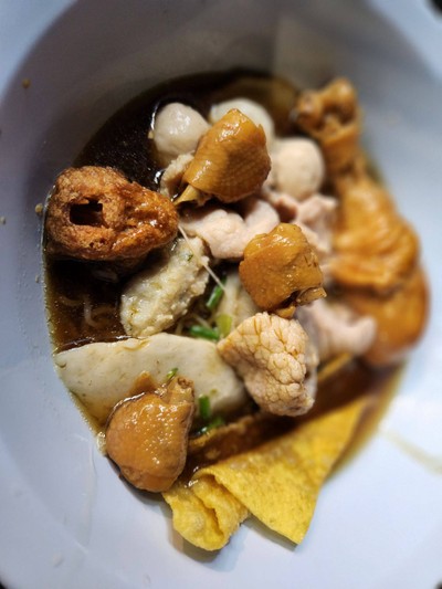 ก๋วยเตี๋ยวไก่ตุ๋นรวมมิตร