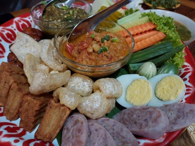 อาหาร หรือ เครื่องดื่ม