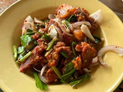 น้ำตกคอหมูย่าง