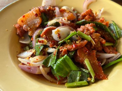 น้ำตกคอหมูย่าง