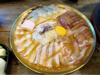 หมูกระทะคนรวย สยามสแควร์ ติดริมถนนฝั่งอังรีดูนังต์