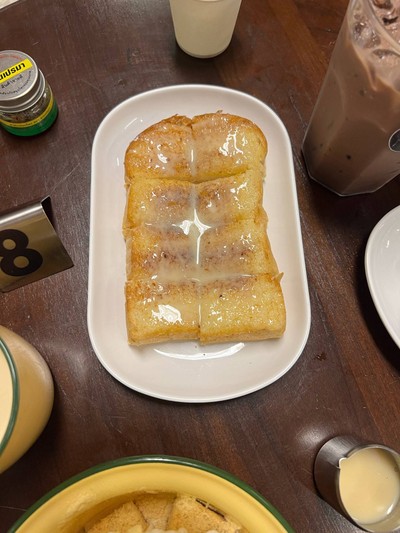 ขนมปังปิ้งเนย นม น้ำตาล