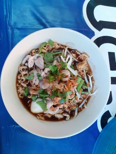 บะหมี่มาม่าหมูน้ำตก