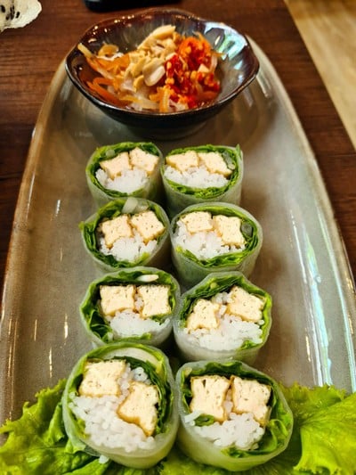 ปอเปี๊ยะสดเต้าหู้ทอด