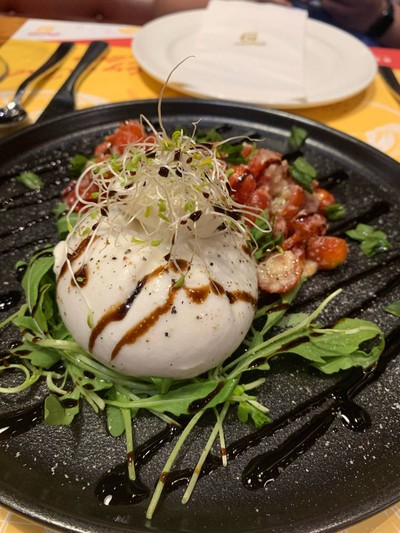 Burrata & tomato salad