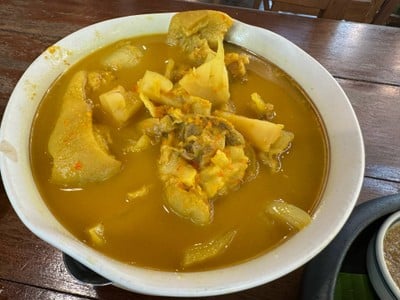 แกงเหลืองขาหมูเกี้ยมช่าย