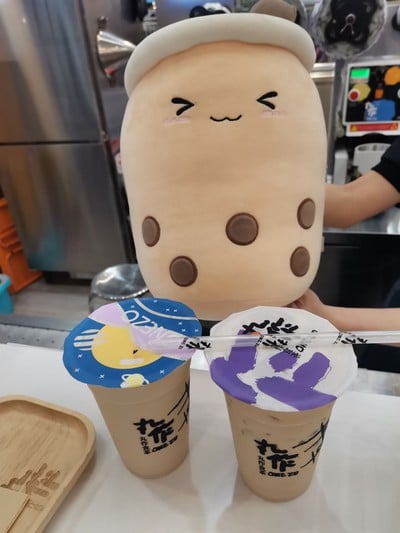 ONE ZO Milk Tea วันโซมิลค์ที + Oolong Milk Tea