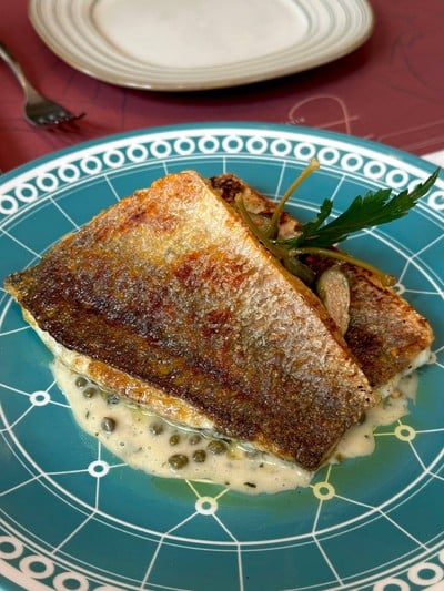 สเต็กปลากะพงซอสไวท์ไวน์