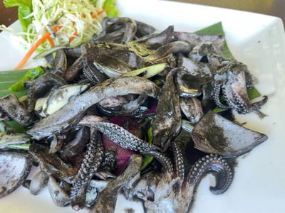 หมึกผัดน้ำดำ