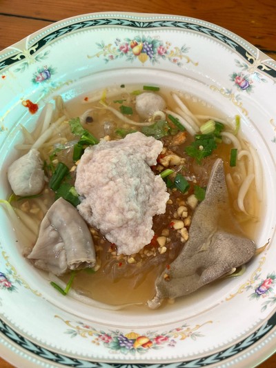 ก๋วยเตี๋ยวต้มยำน้ำหมูทุบ